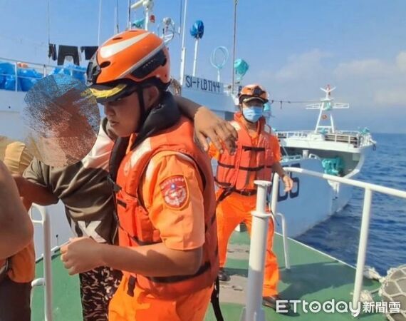 ▲恆春海巡隊海上救援。（圖／恆春海巡隊提供）