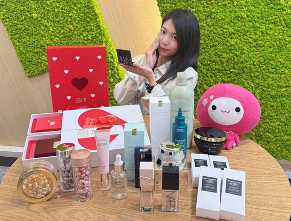 momo推出「母親節專櫃美妝保養預購會」（圖／momo提供）