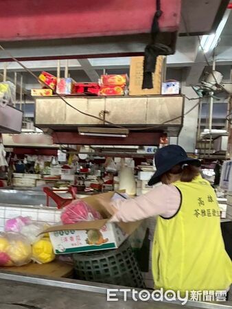 ▲▼毒春捲害173人中毒！高雄正義市場「大整頓」　清出650kg垃圾。（圖／記者賴文萱翻攝）