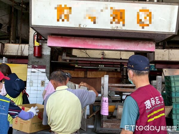▲▼毒春捲害173人中毒！高雄正義市場「大整頓」　清出650kg垃圾。（圖／記者賴文萱翻攝）