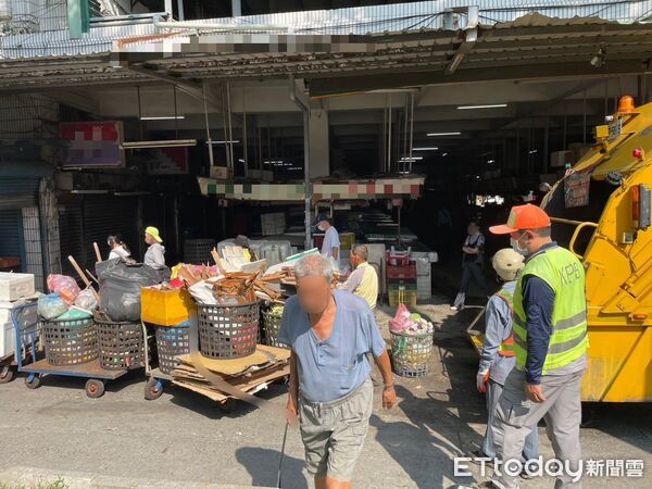 ▲▼毒春捲害173人中毒！高雄正義市場「大整頓」　清出650kg垃圾。（圖／記者賴文萱翻攝）