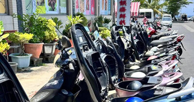 小琉球奇景！ 整排機車「座墊全掀開」　內行揭真相：不做會後悔