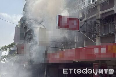 快訊／三重2F冷氣室外機起火！火勢迅速竄燒　頂樓2人待救