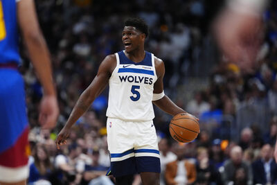 快訊／感動！「蟻人」艾德華茲帶傷轟30分　灰狼季後賽G2重振奪勝