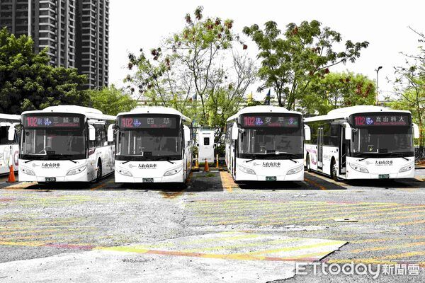 ▲台南都會公車102路4月22日上線，串聯崑山科大至安平重要路線。（記者林東良翻攝，下同）