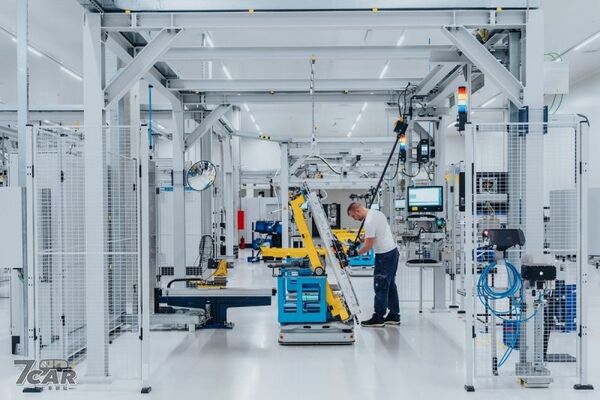 採 4695 圓柱電芯，能量密度提升 20%　BMW 與 Rimac 攜手開發 i7 高壓電池系統