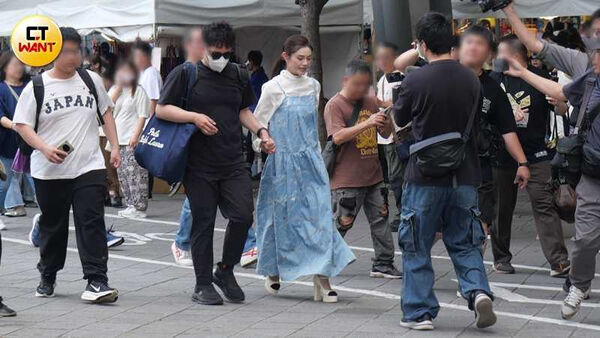 鷹眼閃鏡頭1／朱海君躲媒體緊牽「護花使者」　現身電影院與老友熱聊