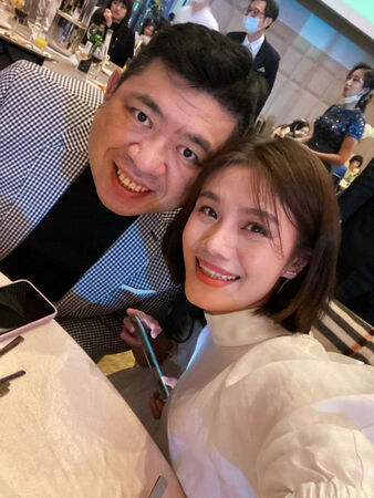 鷹眼閃鏡頭1／朱海君躲媒體緊牽「護花使者」　現身電影院與老友熱聊