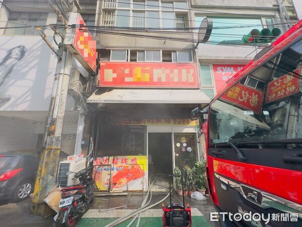 ▲▼             桃園某燒臘餐廳發生火警，62歲男子送醫不治。（圖／記者沈繼昌翻攝，下同）