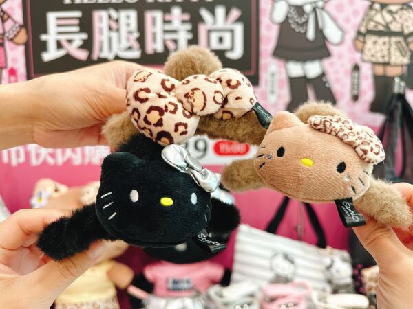 ▲▼7-11首度推出「長腿KITTY」快閃購，多達55款周邊。（圖／記者林育綾攝）