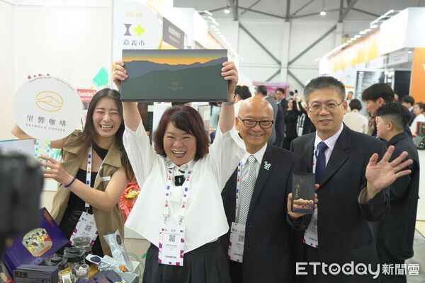 ▲▼ 嘉義隊登陸東南亞！黃敏惠率 10 家「嘉市好店」進軍新加坡食品展 盼府會攜手拚經濟  。（圖／嘉義市政府提供）