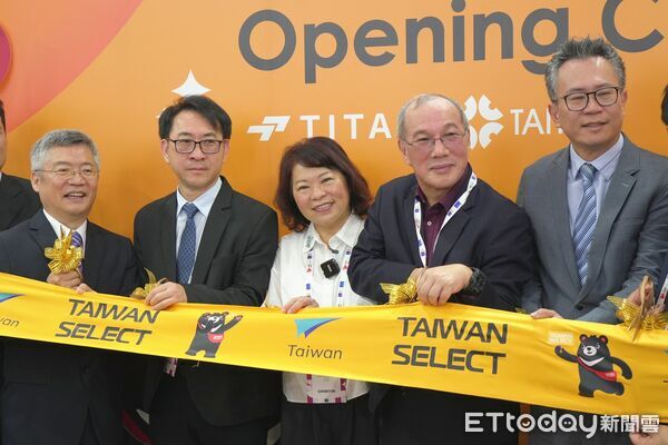 ▲▼ 嘉義隊登陸東南亞！黃敏惠率 10 家「嘉市好店」進軍新加坡食品展 盼府會攜手拚經濟  。（圖／嘉義市政府提供）