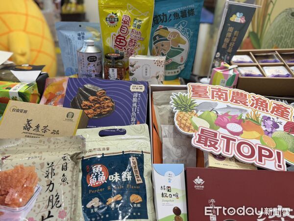 ▲台南市長黃偉哲率「台南隊」參加新加坡食品展，吸引國際買主關注。（記者林東良翻攝，下同）