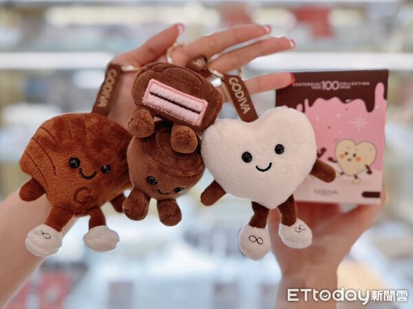 ▲▼比利時巧克力品牌「GODIVA」迎來創立100周年，推出限定巧克力禮盒、霜淇淋及盲盒。（圖／記者蕭筠攝）