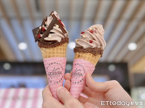 ▲▼比利時巧克力品牌「GODIVA」迎來創立100周年，推出限定巧克力禮盒、霜淇淋及盲盒。（圖／記者蕭筠攝）