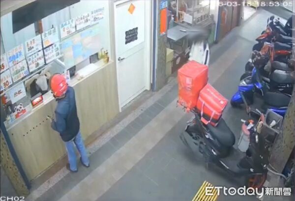 ▲▼樹林冰店及手搖飲店家遭熊貓外送員詐領餐點，警方循線帶回涉案王姓外送員             。（圖／記者陳以昇翻攝）