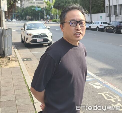 ▲▼資深電影監製李烈告導演錢人豪涉嫌加重誹謗，雙方今（21日）到台北地院出庭。（圖／記者黃哲民攝）