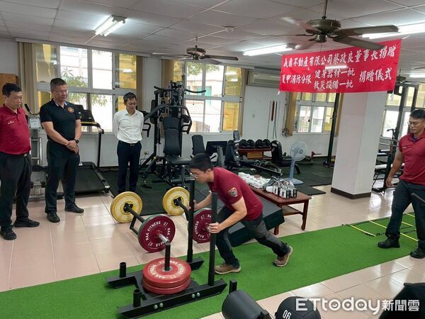 ▲義鼎不動產捐贈消防裝備與健身器材，提升後甲分隊救災量能。（記者林東良翻攝，下同）