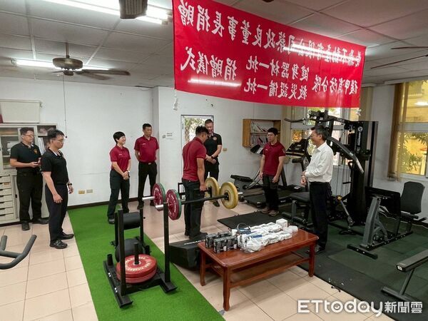 ▲義鼎不動產捐贈消防裝備與健身器材，提升後甲分隊救災量能。（記者林東良翻攝，下同）