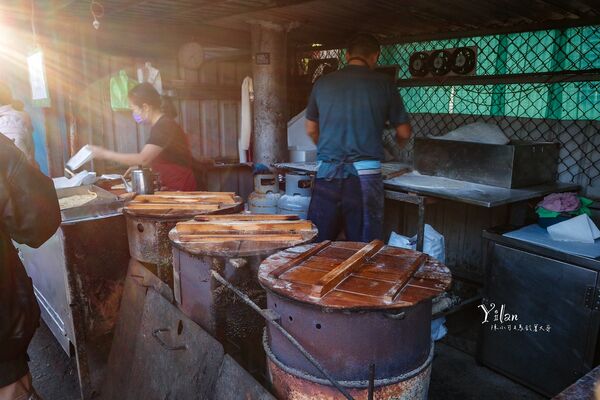 ▲▼宜蘭無名蔥油餅。（圖／部落客陳小可的吃喝玩樂授權提供）