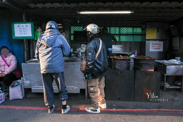 ▲▼宜蘭無名蔥油餅。（圖／部落客陳小可的吃喝玩樂授權提供）