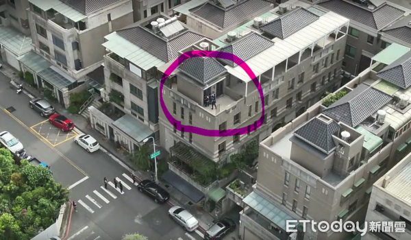 ▲▼詐團在台中佈置成公安辦公室視訊專詐香港，百人被騙3千萬17人收押。（圖／警方提供，下同）