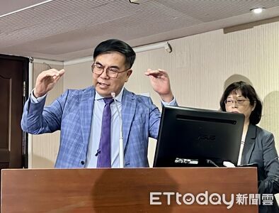 直擊大安森林公園有「肥大老鼠」！彭啓明：鼠患不是認知作戰