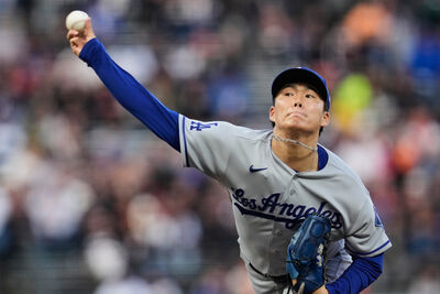 山本由伸首局亂流失分!羅伯斯不責怪 反而稱讚他「王牌」