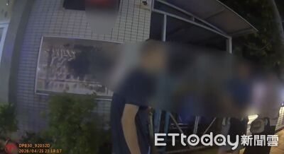 只因狗吠2聲！六合夜市平頭男爆氣嗆聲　慘變大亂鬥3人全送辦