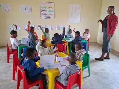 孩子在樹下上課、50%以上成孤兒　台灣援助史瓦帝尼超過30年