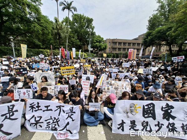 ▲▼      社工抗議       。（圖／記者邱俊吉攝）