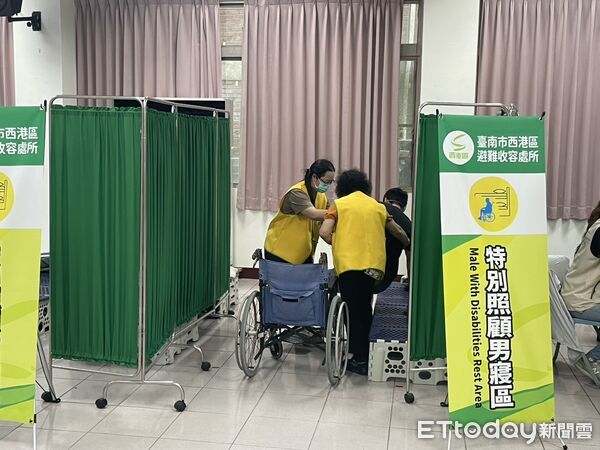 ▲台南西港區辦理避難收容處所開設演練，強化地震災害應變能力。（記者林東良翻攝，下同）