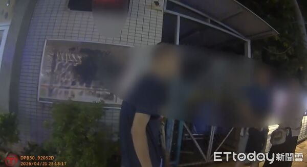 ▲▼只因狗吠2聲！六合夜市平頭男爆氣開打　街頭大亂鬥「3人全送辦」。（圖／記者賴文萱翻攝）