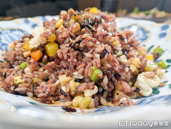 ▲漢來美食「樂蔬」招牌菜色一次看　這3道料理由正寬法師打造。（圖／記者黃士原攝）