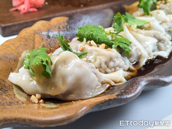 ▲漢來美食「樂蔬」招牌菜色一次看　這3道料理由正寬法師打造。（圖／記者黃士原攝）