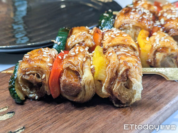 ▲漢來美食「樂蔬」招牌菜色一次看　這3道料理由正寬法師打造。（圖／記者黃士原攝）