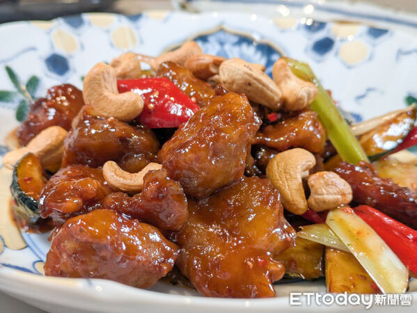 ▲漢來美食「樂蔬」招牌菜色一次看　這3道料理由正寬法師打造。（圖／記者黃士原攝）