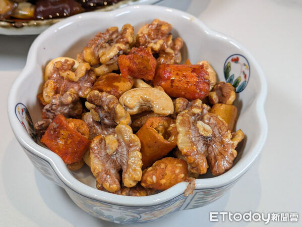 ▲漢來美食「樂蔬」招牌菜色一次看　這3道料理由正寬法師打造。（圖／記者黃士原攝）
