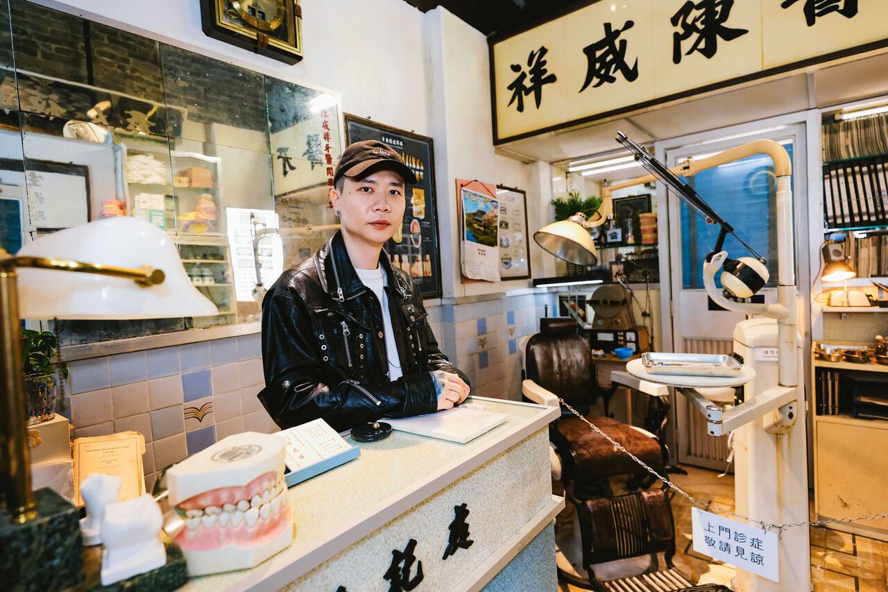 ▲▼蕭秉治參觀電影《九龍城寨之圍城》場景。（圖／相信音樂提供）