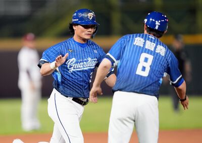 「電很滿很滿！」王勝偉最老代打轟笑喊：國慶學長不好意思餒