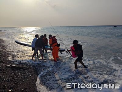 台東三和外海SUP翻覆2人落海　海巡聯手漁船救援
