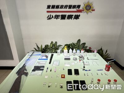 宜蘭警掃蕩菸彈分裝場！夫妻檔毒梟落網　抄出5種毒還有長短槍