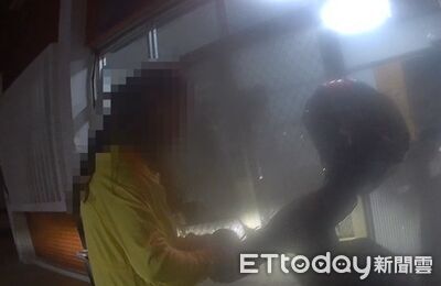 60歲婦遭詐急報案機車又拋錨　內埔警深夜接力助脫困