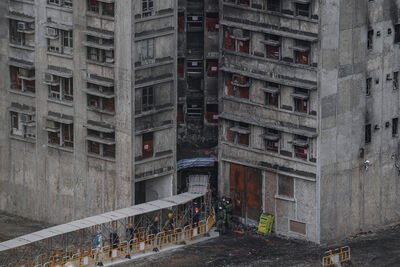 宏福苑居民回家了　長輩拄拐杖爬18樓：始終是自己的家