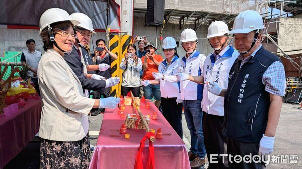 ▲鹿谷鄉長照綜合大樓上樑。（圖／南投縣政府提供，下同）
