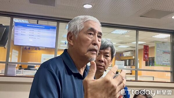 ▲▼知名資深導演柯一正砸壞擋住家門的賓士車，涉犯毀損罪嫌，車主堅持全額索賠11萬5498元修理費，柯22日到台北地院出庭認賠和解，受訪仍難掩委屈。（圖／記者黃哲民攝）