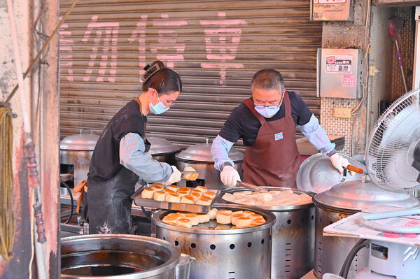 ▲▼點頭大餅水煎包。（圖／部落客橘子狗愛吃糖授權提供）