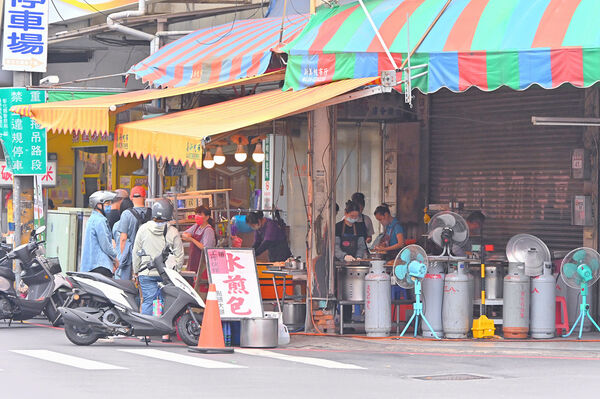 ▲▼點頭大餅水煎包。（圖／部落客橘子狗愛吃糖授權提供）