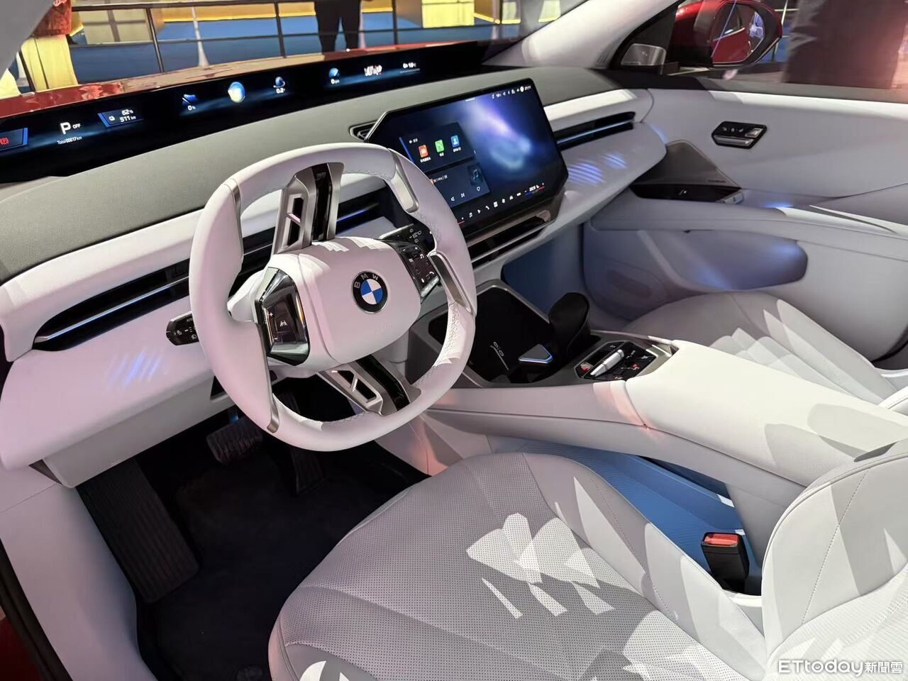 ▲BMW於北京品牌之夜帶來iX3、i3長軸款。（圖／記者徐煜展攝）