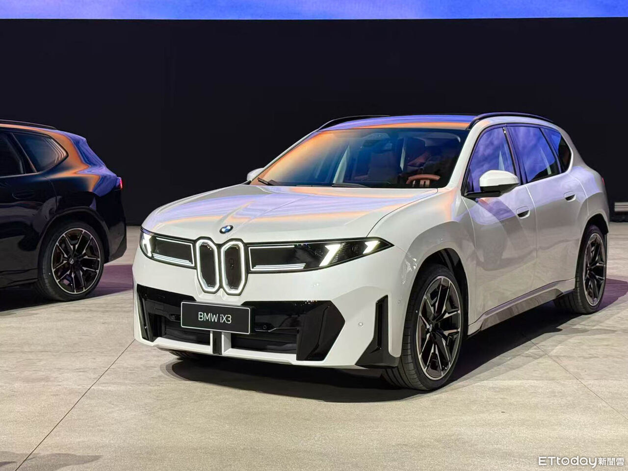 ▲BMW於北京品牌之夜帶來iX3、i3長軸款。（圖／記者徐煜展攝）